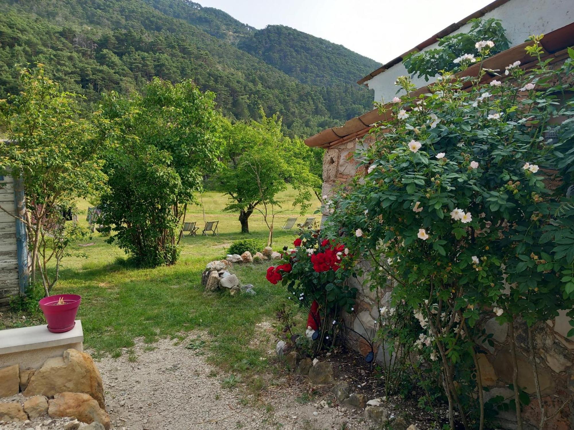 Gite La Mountagna Peyroules Exterior photo